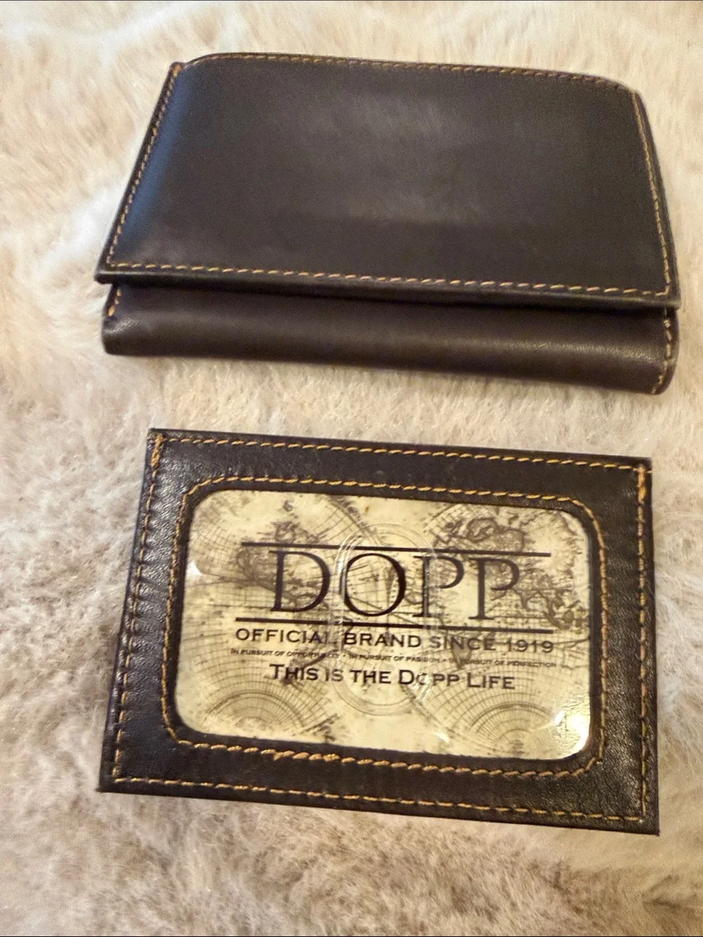 Dopp Brown Leather Card & Key Holder with Contrast Stitching